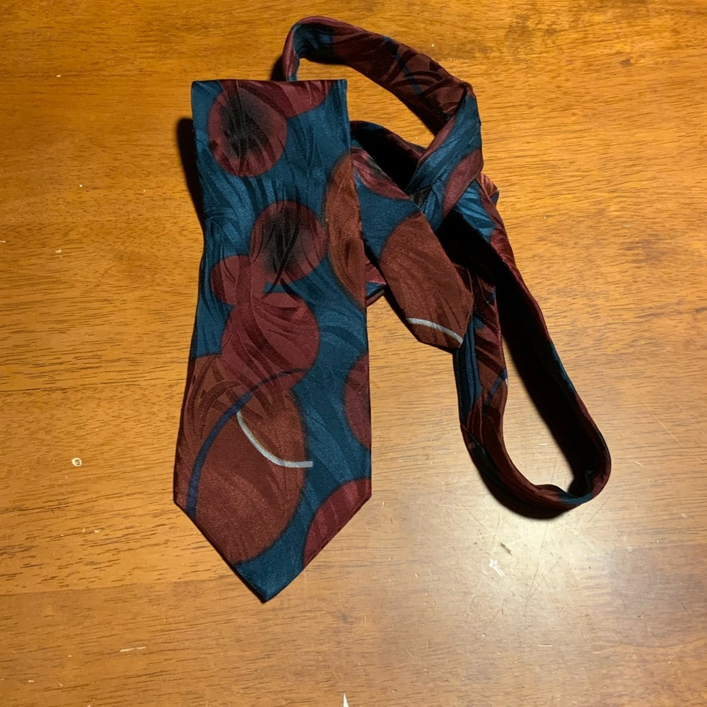 Karl Lagerfeld Navy Blue Dark Red Circle All Silk Made in USA Neck Tie
